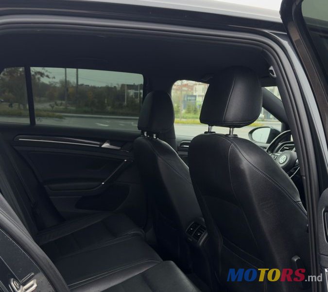 2015' Volkswagen Golf photo #5