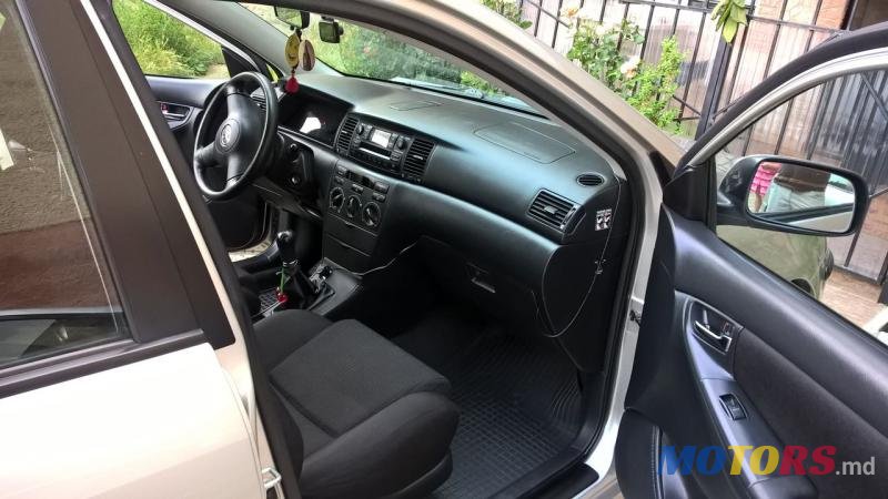 2005' Toyota Corolla photo #2