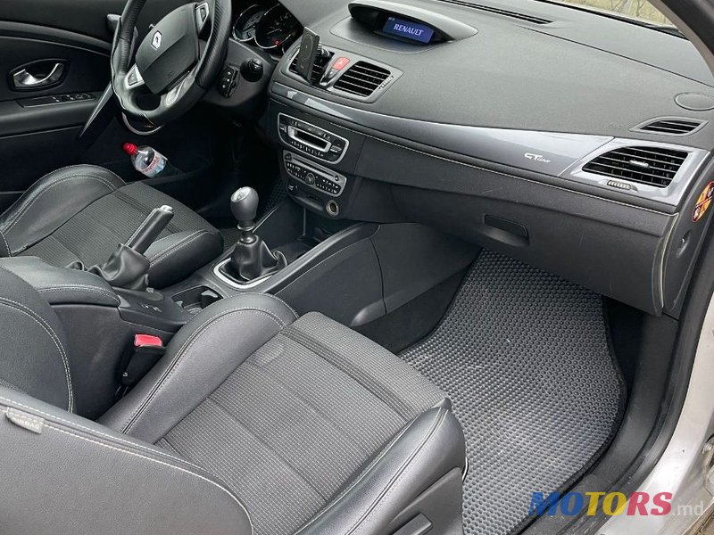2011' Renault Megane photo #4