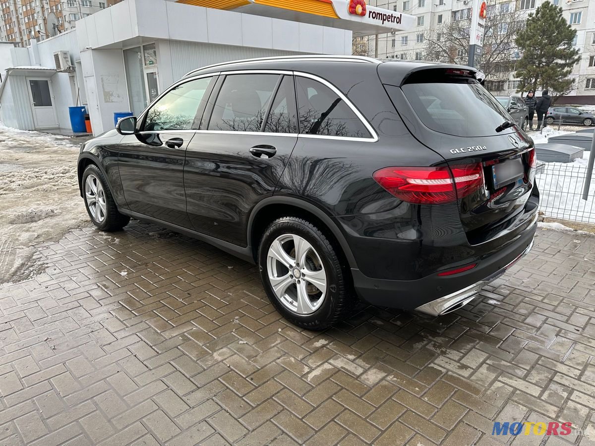 2016' Mercedes-Benz GLC photo #3