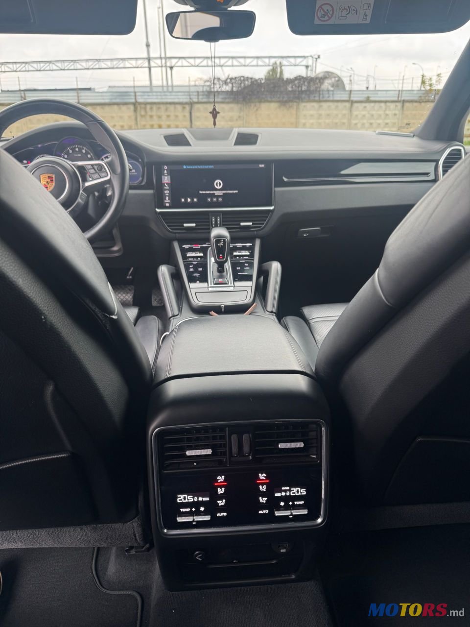 2019' Porsche Cayenne photo #6