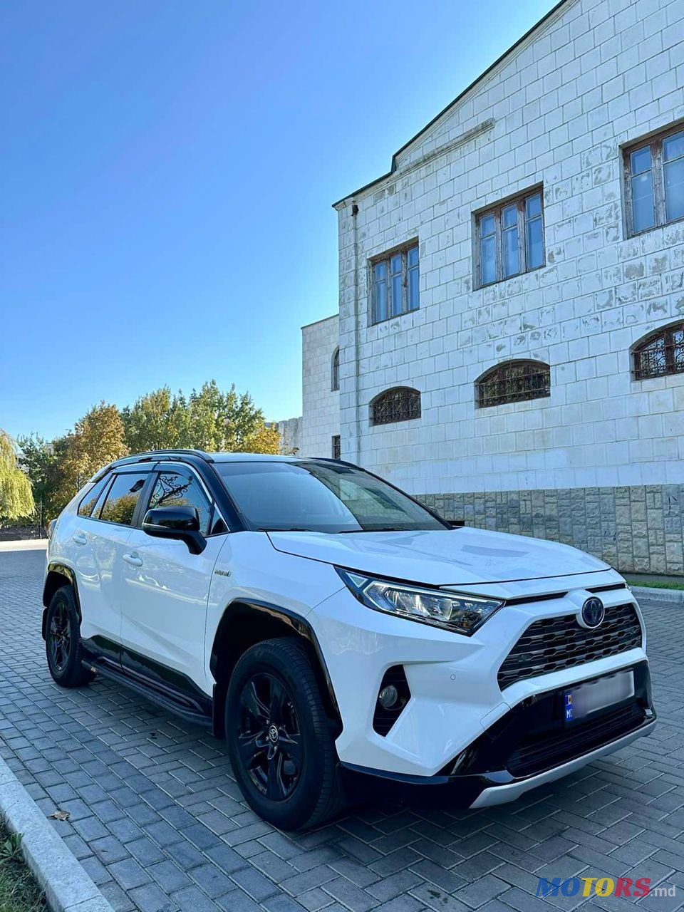 2020' Toyota RAV4 photo #2