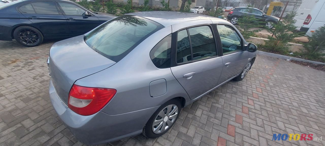 2011' Renault Clio Symbol photo #6