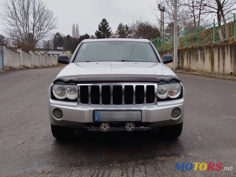 2005' Jeep Grand Cherokee photo #2