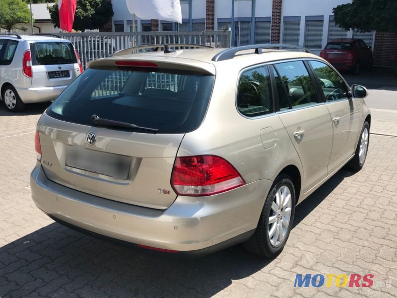 2009' Volkswagen Golf photo #4
