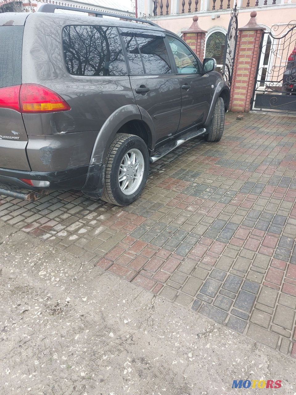 2011' Mitsubishi Pajero Sport photo #2