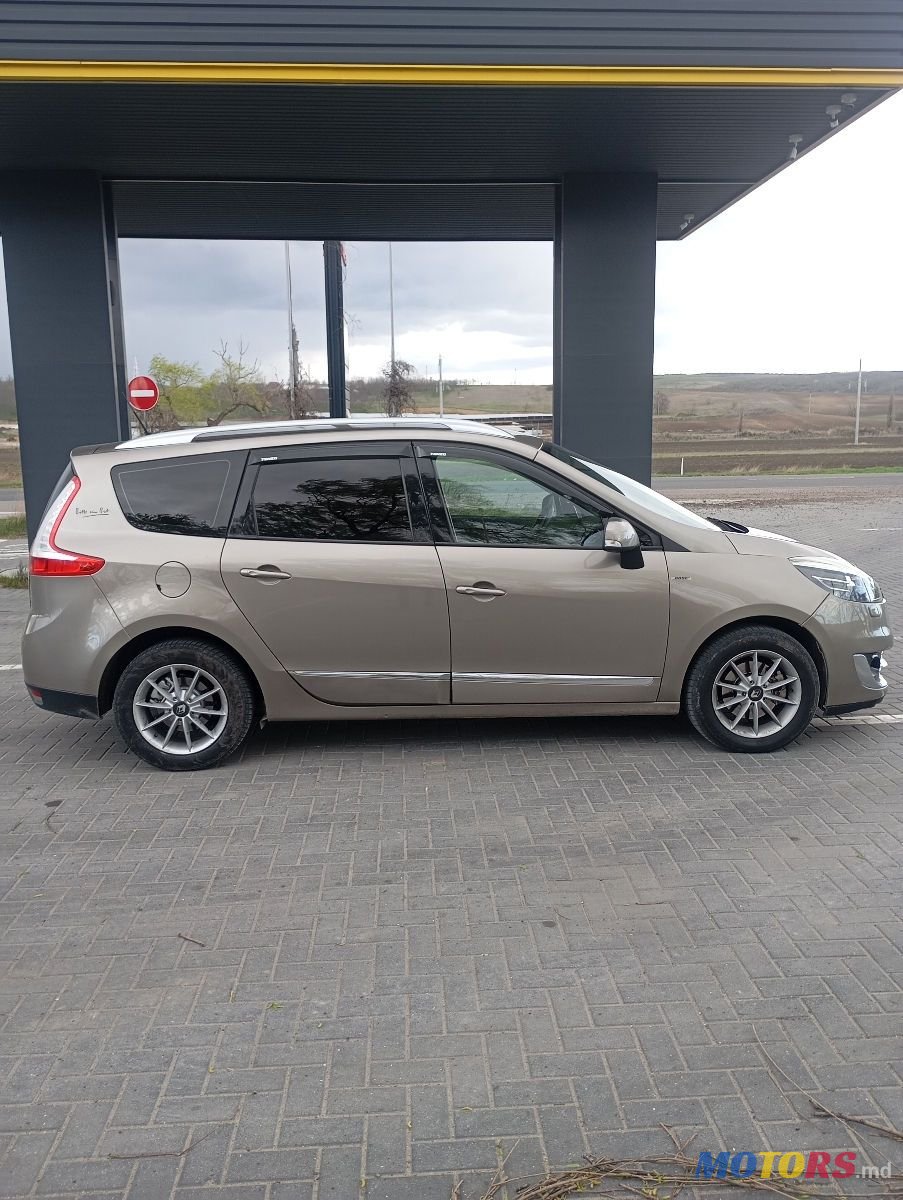 2012' Renault Grand Scenic photo #6