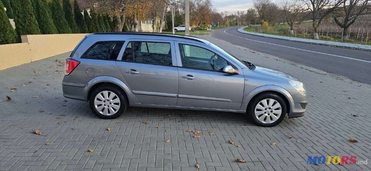 2008' Opel Astra photo #6