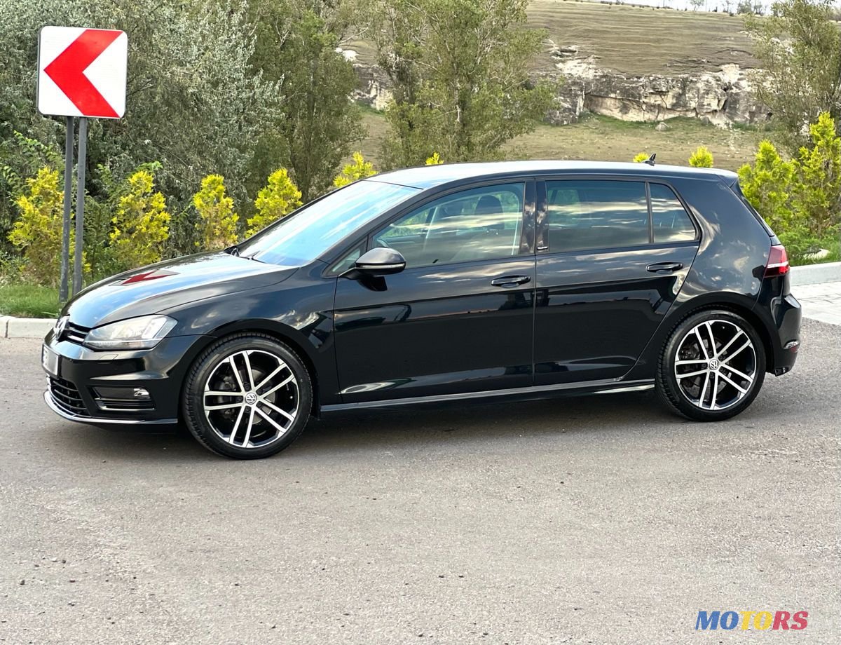 2017' Volkswagen Golf photo #6