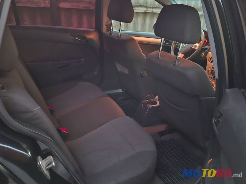 2008' Opel Astra photo #6