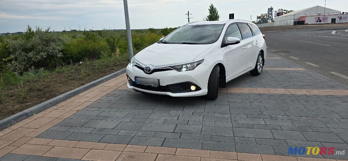 2015' Toyota Auris photo #1