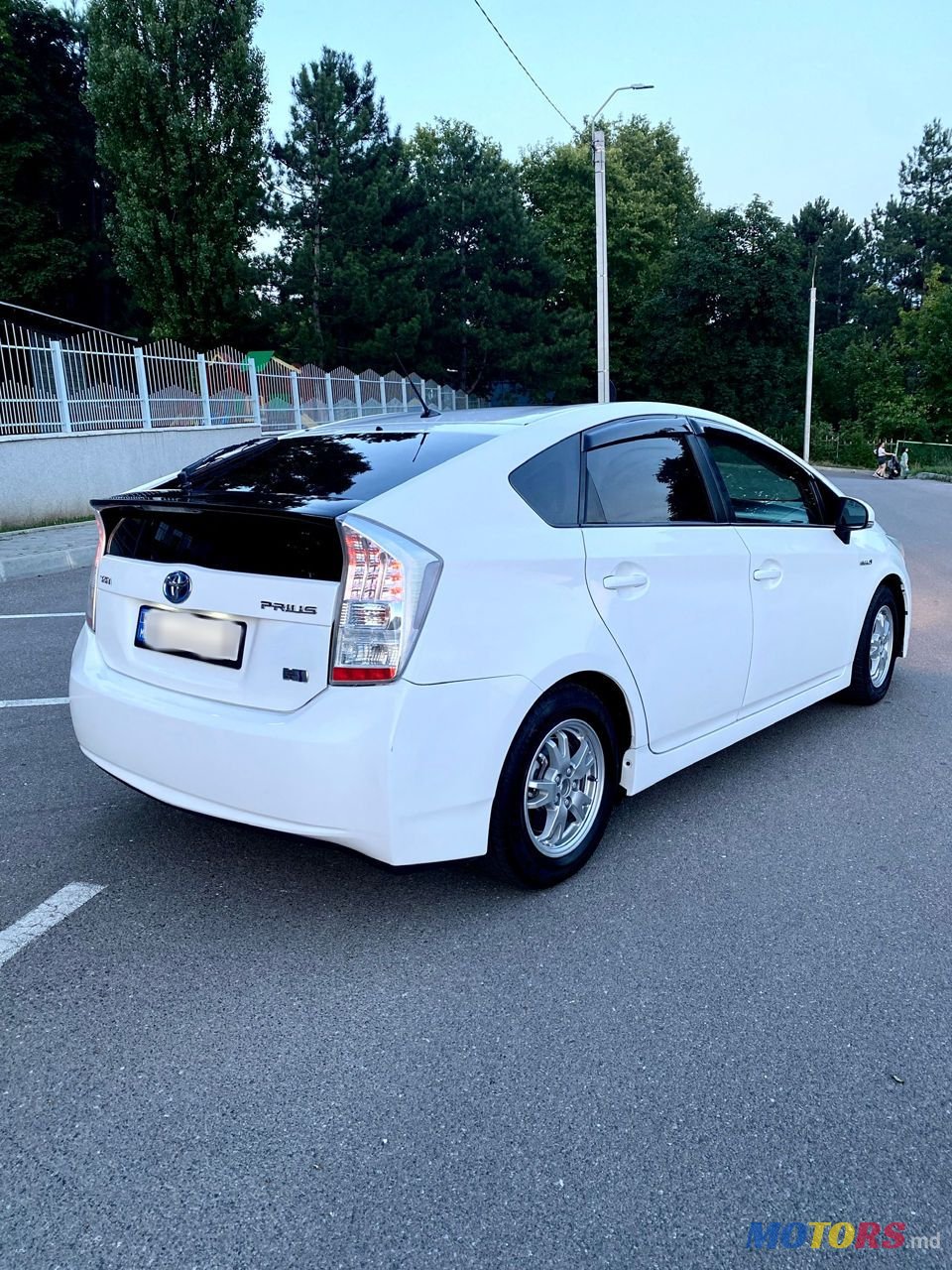 2011' Toyota Prius photo #5
