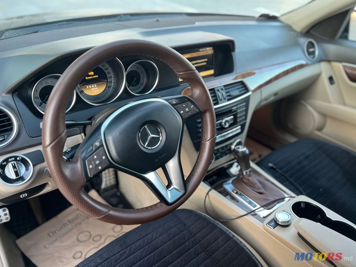 2011' Mercedes-Benz C-Class photo #5