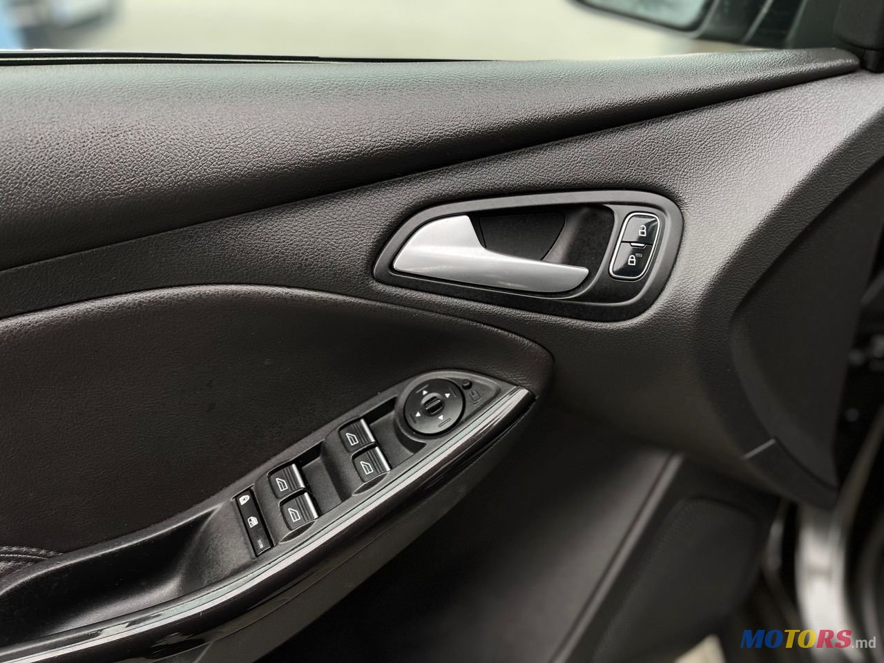 2017' Ford Focus photo #3