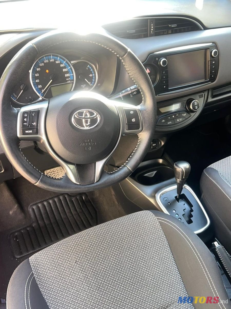 2015' Toyota Yaris photo #5