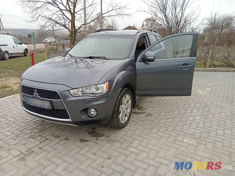 2012' Mitsubishi Outlander photo #5