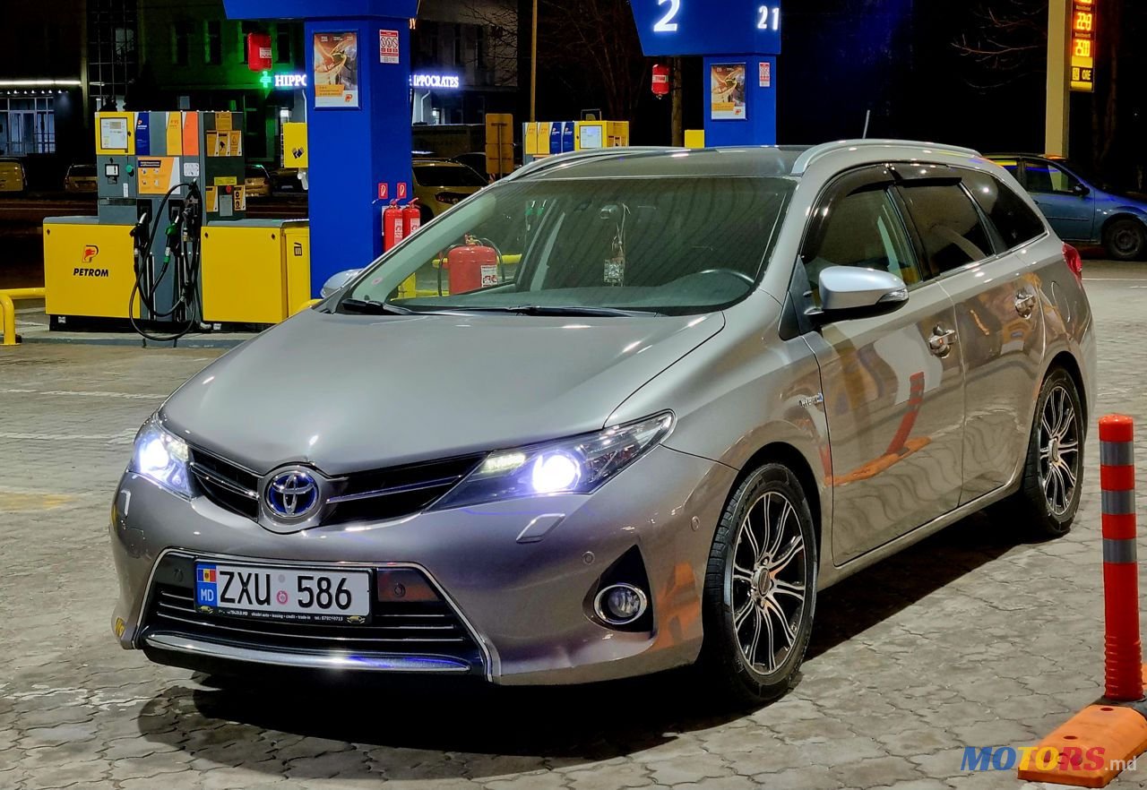2014' Toyota Auris photo #1