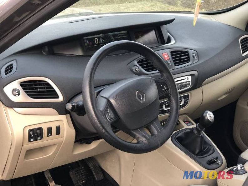 2010' Renault Scenic photo #5