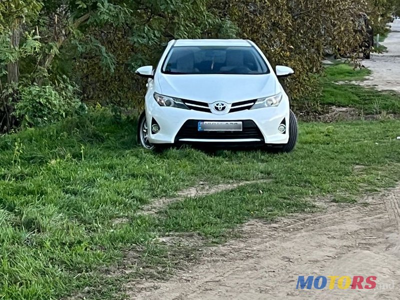 2014' Toyota Auris photo #5