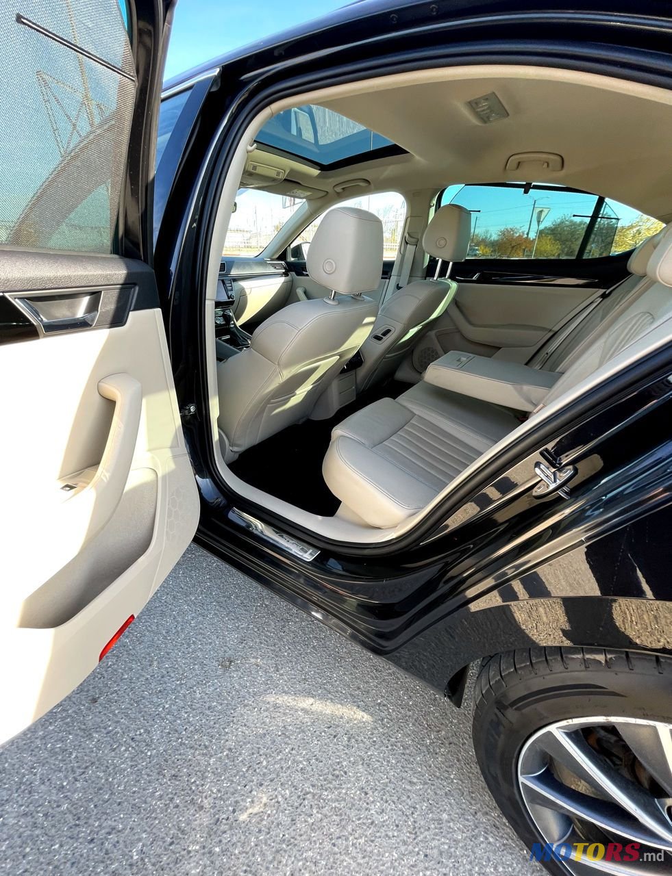 2015' Skoda Superb photo #6