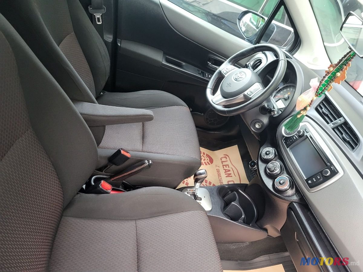 2012' Toyota Yaris photo #3