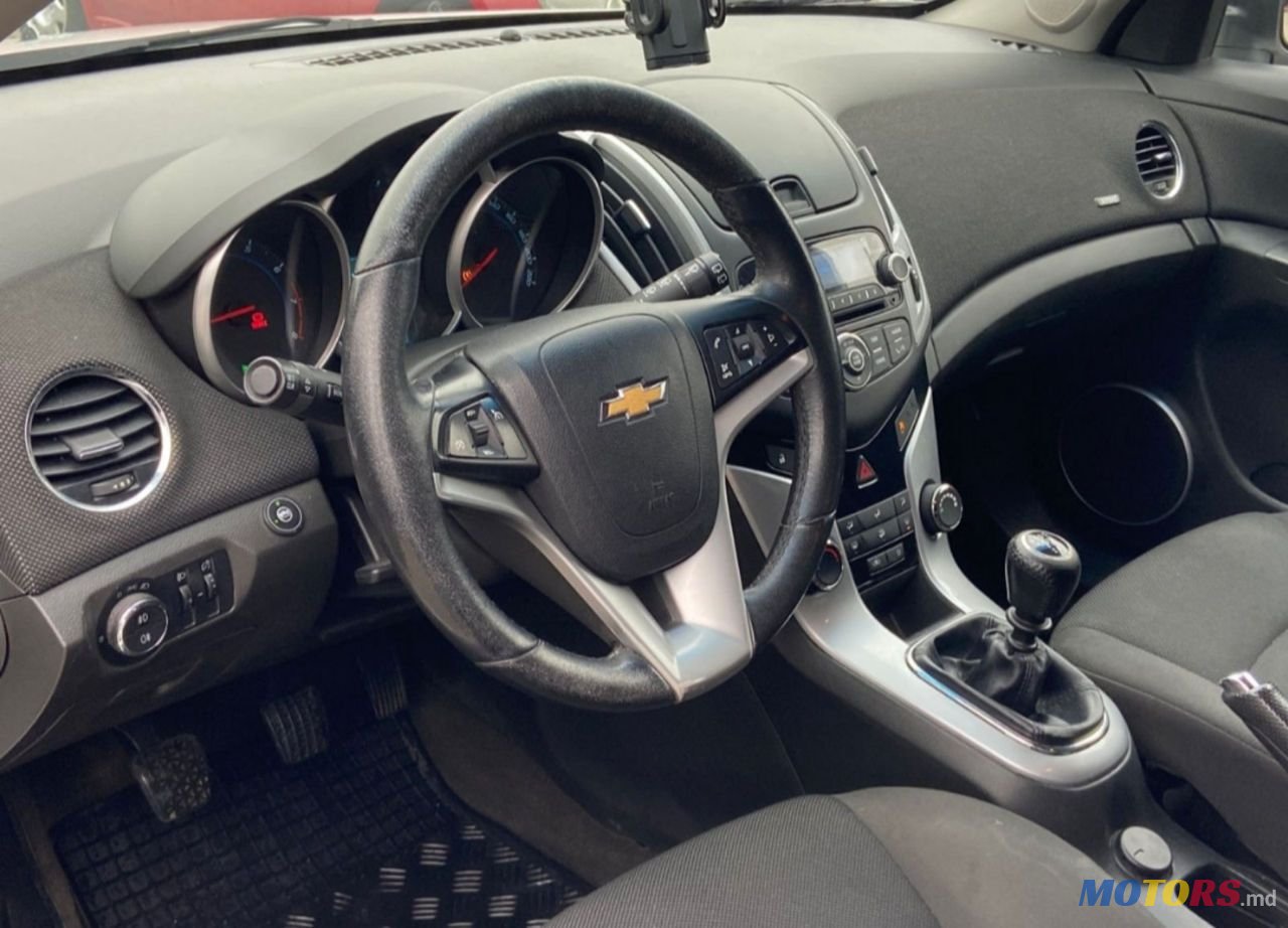 2013' Chevrolet Cruze photo #2