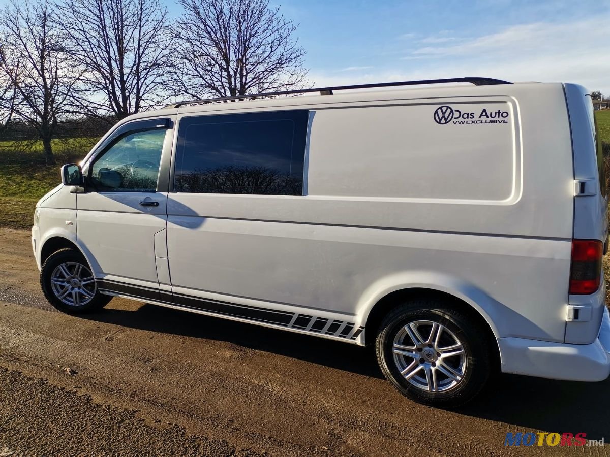 2011' Volkswagen Transporter photo #5