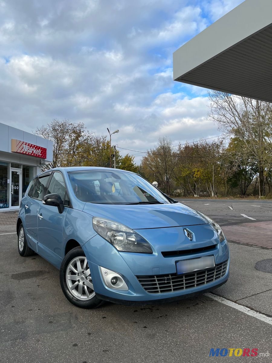 2012' Renault Grand Scenic photo #2