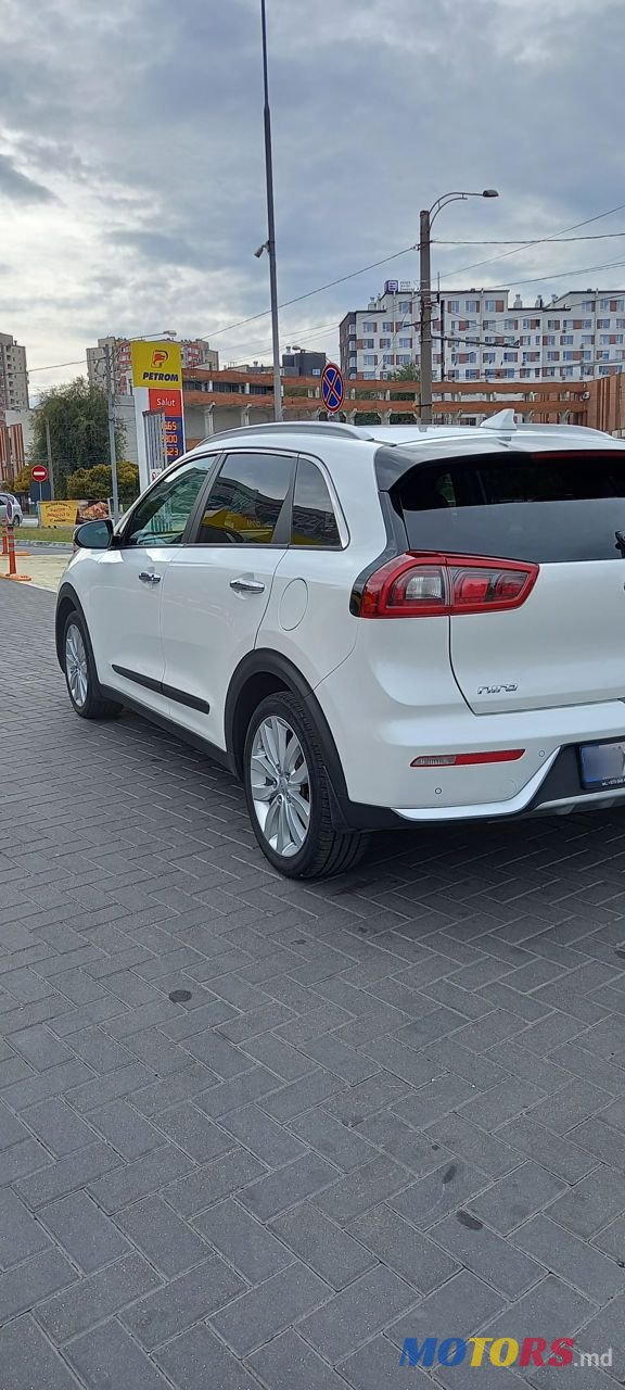 2017' Kia Niro photo #5