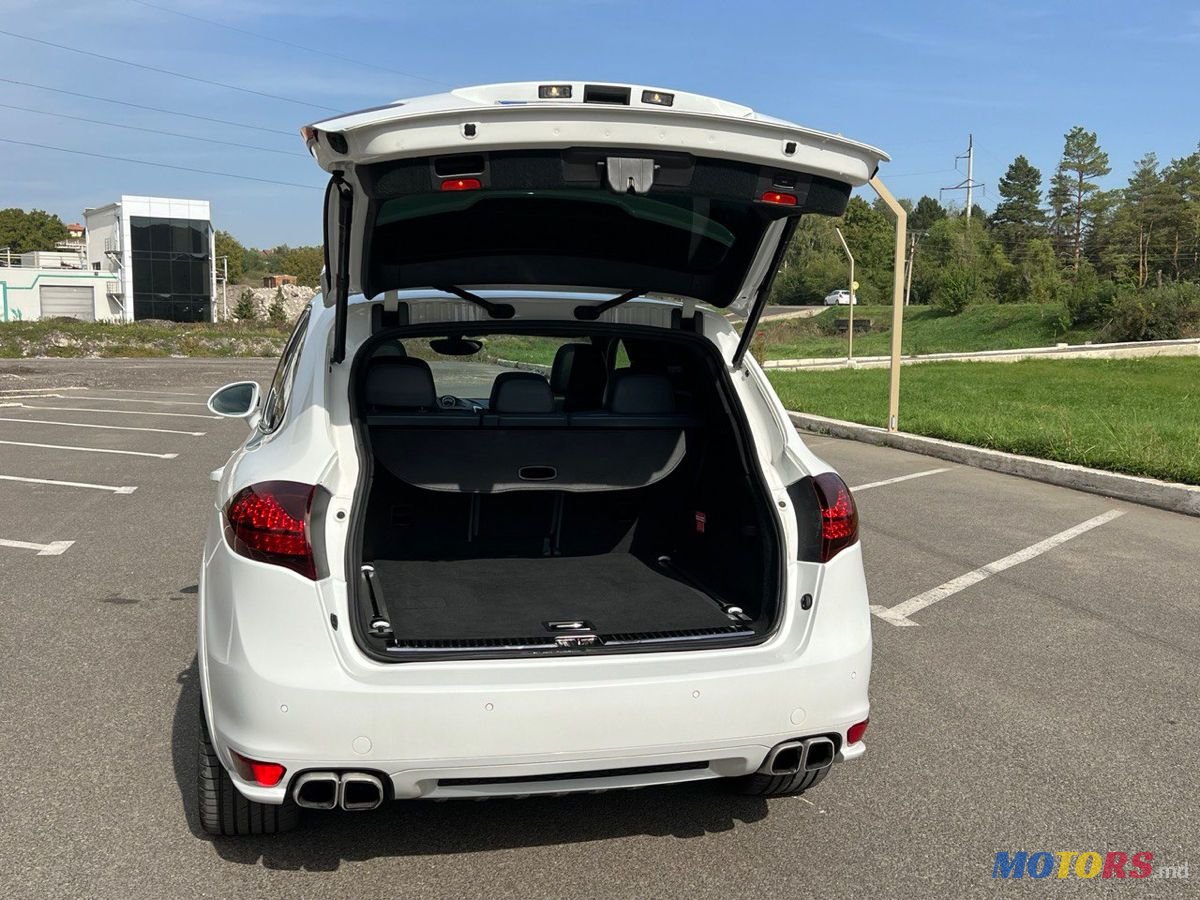 2012' Porsche Cayenne photo #5