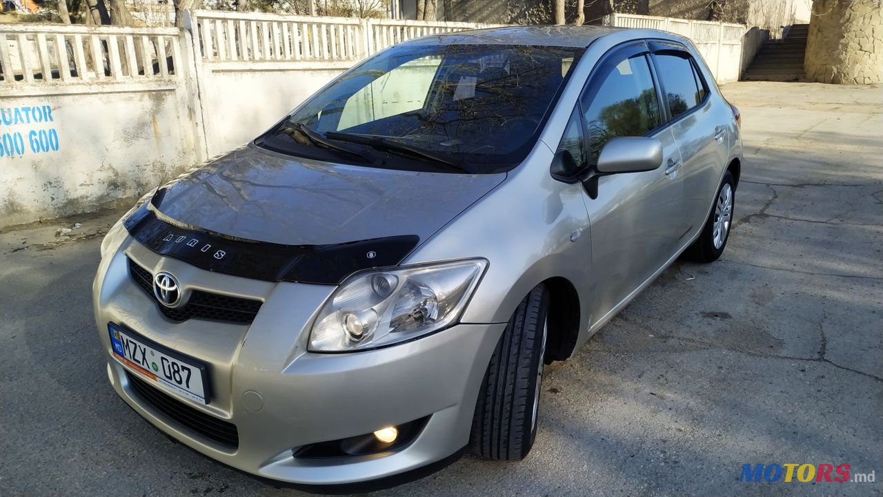 2007' Toyota Auris photo #3