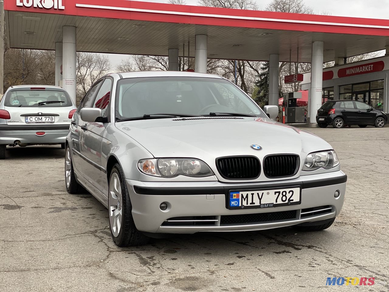 2004' BMW 3 Series photo #2