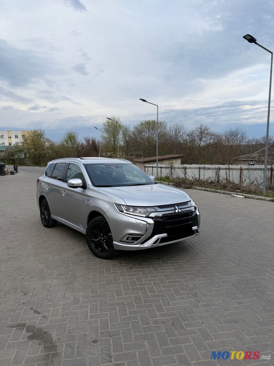 2018' Mitsubishi Outlander photo #1