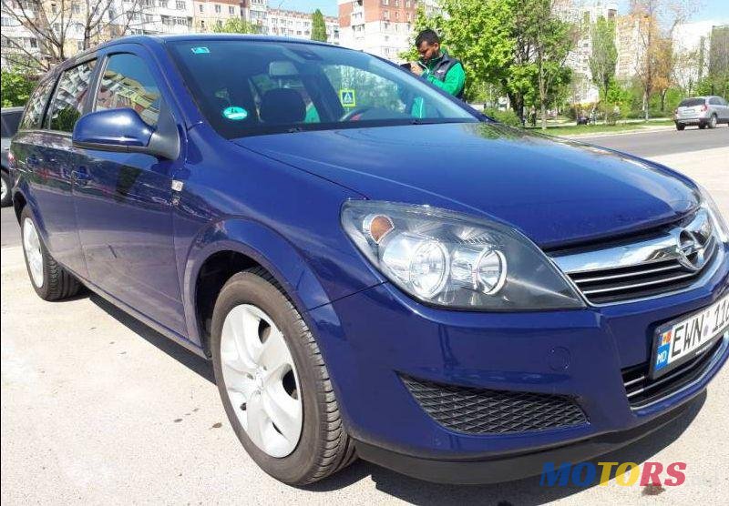 2010' Opel Astra photo #1