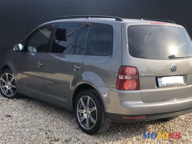 2009' Volkswagen Touran photo #2