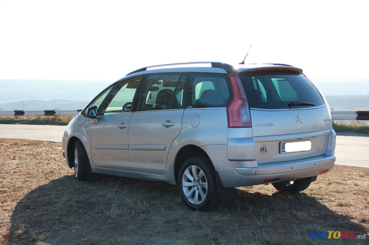 2010' Citroen C4 Picasso photo #2