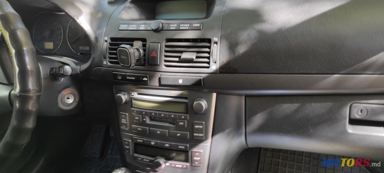 2004' Toyota Avensis photo #3