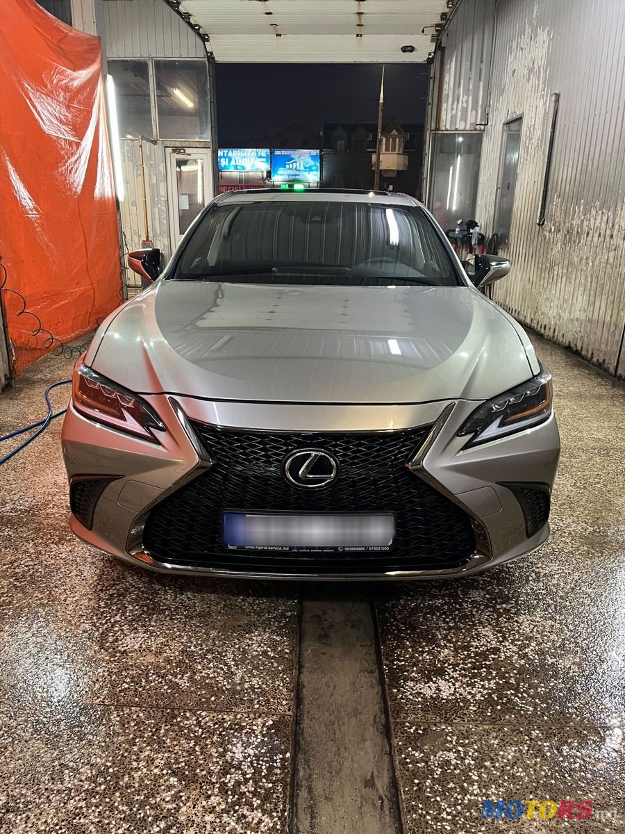 2019' Lexus Es Series photo #1