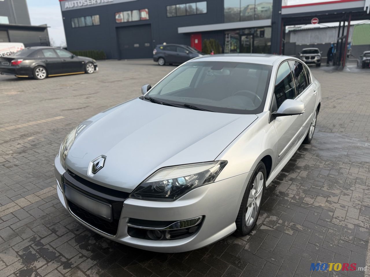 2011' Renault Laguna photo #1