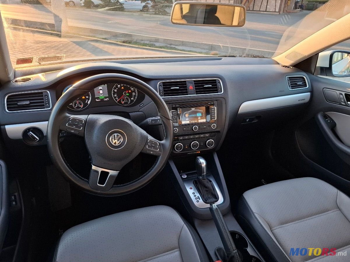 2014' Volkswagen Jetta photo #2
