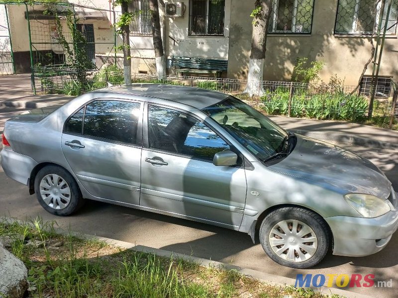 2005' Mitsubishi Lancer photo #3