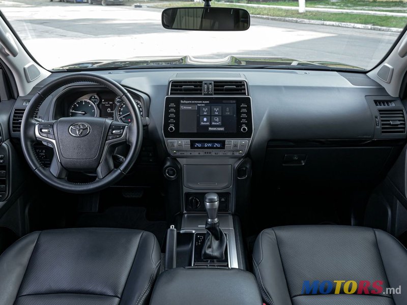 2023' Toyota Land Cruiser Prado photo #5