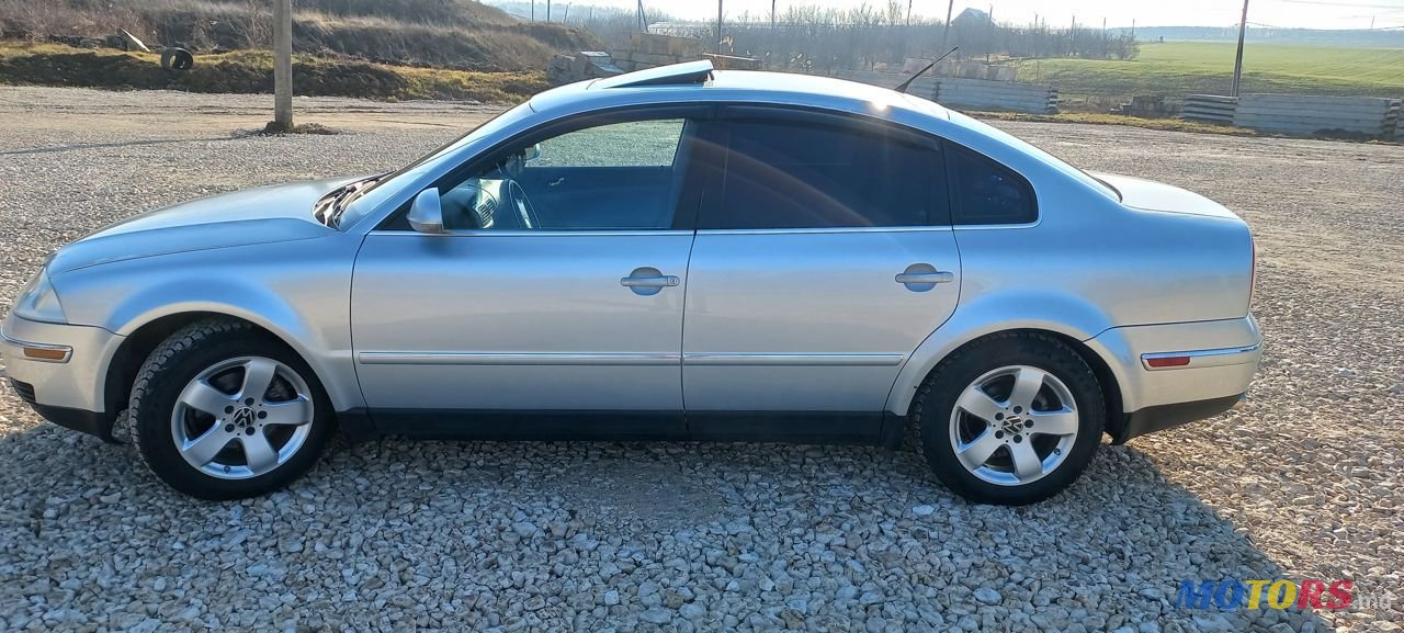 2004' Volkswagen Passat photo #1