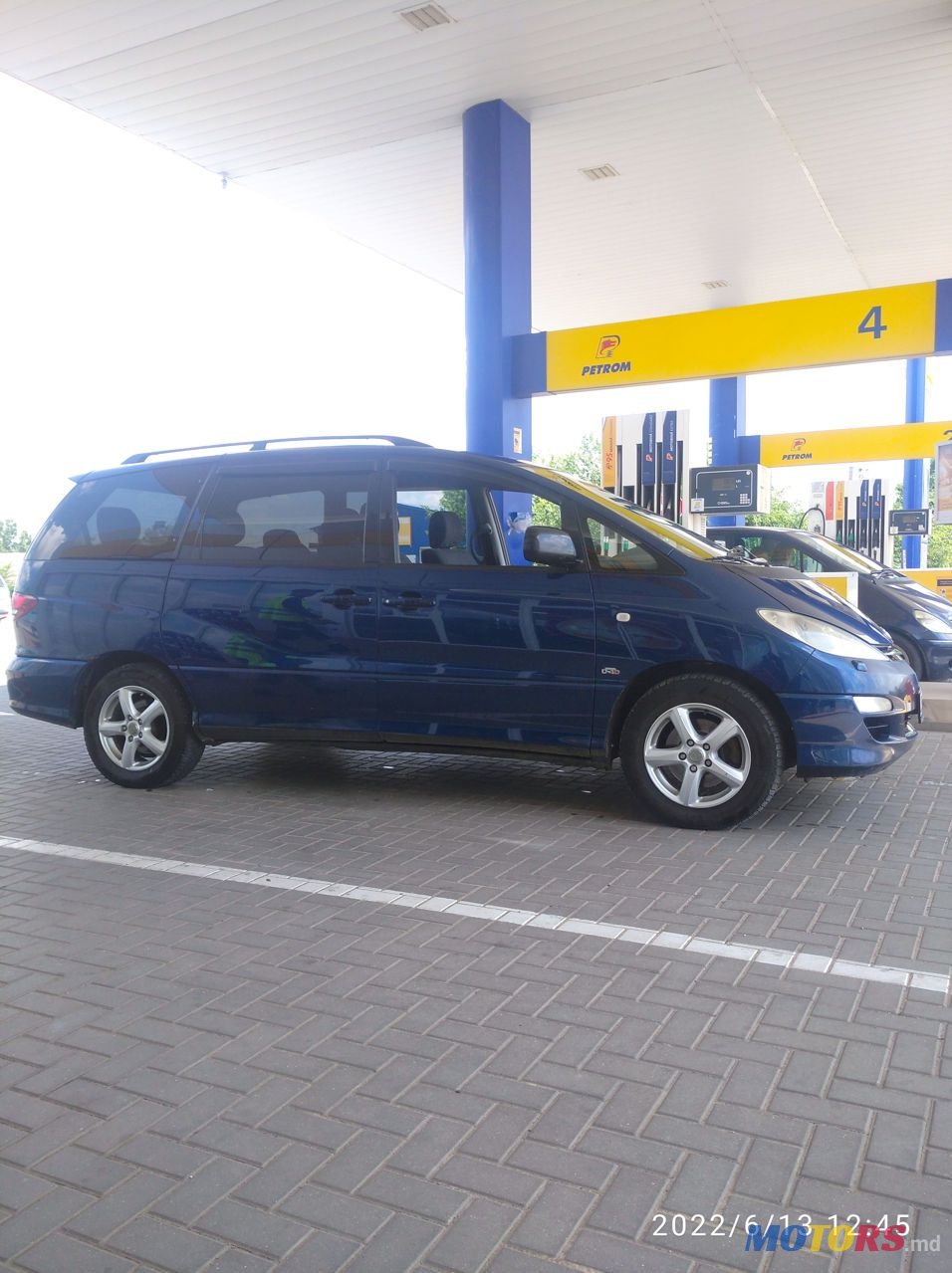 2003' Toyota Previa photo #3