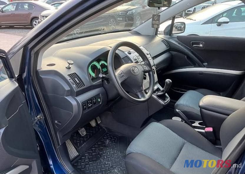 2004' Toyota Corolla Verso photo #5