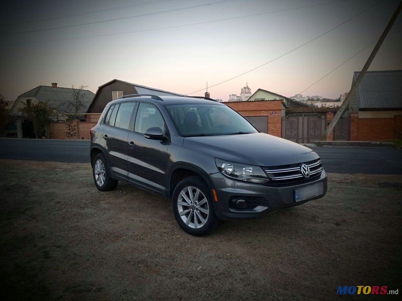 2017' Volkswagen Tiguan photo #1