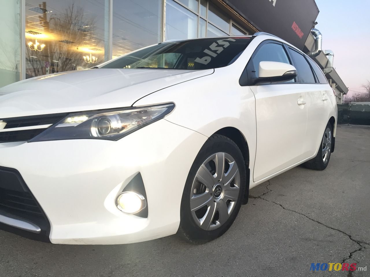 2013' Toyota Auris photo #3