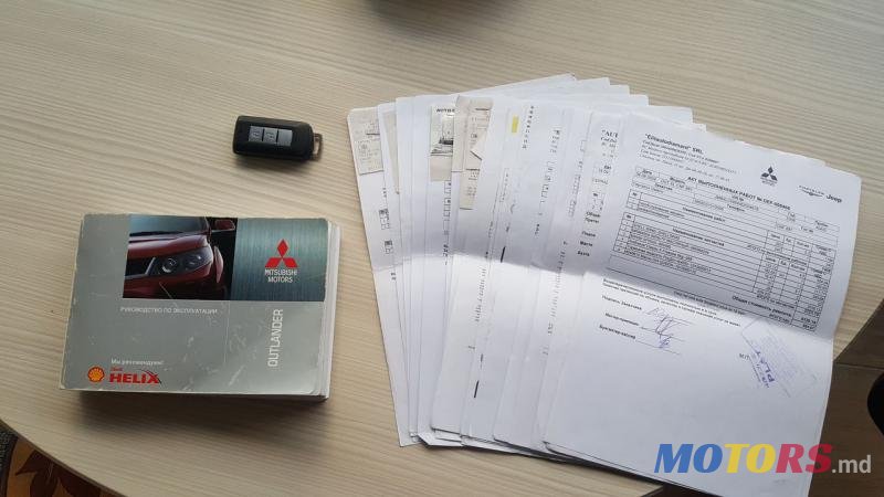 2008' Mitsubishi Outlander XL photo #7