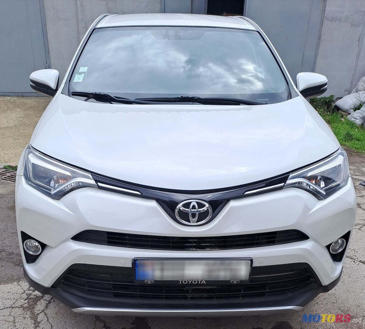 2016' Toyota RAV4 photo #2