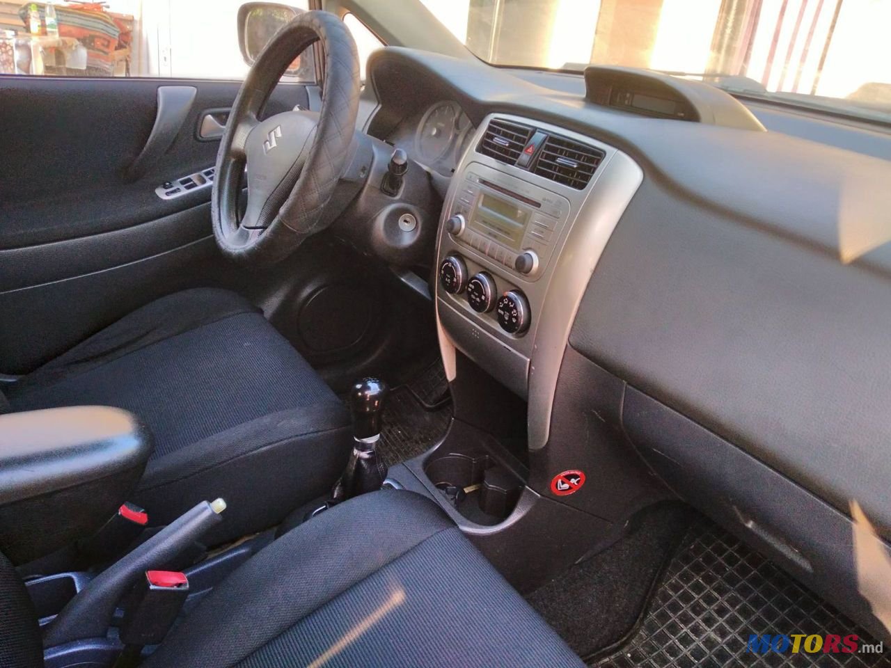 2004' Suzuki Liana photo #4